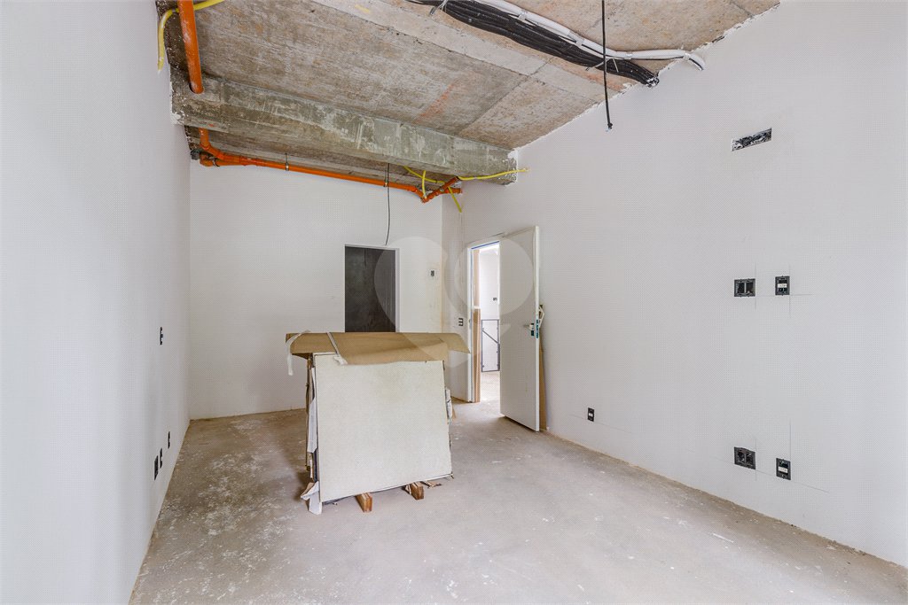 Casa à venda com 4 quartos, sendo 3 suítes, no condomínio Jardim Chapel, São Paulo - SP