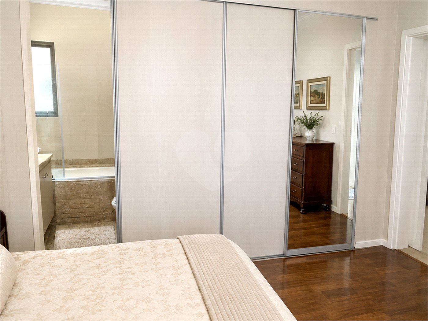 Apartamento à venda com 4 suítes em Vila Uberabinha, São Paulo, SP
