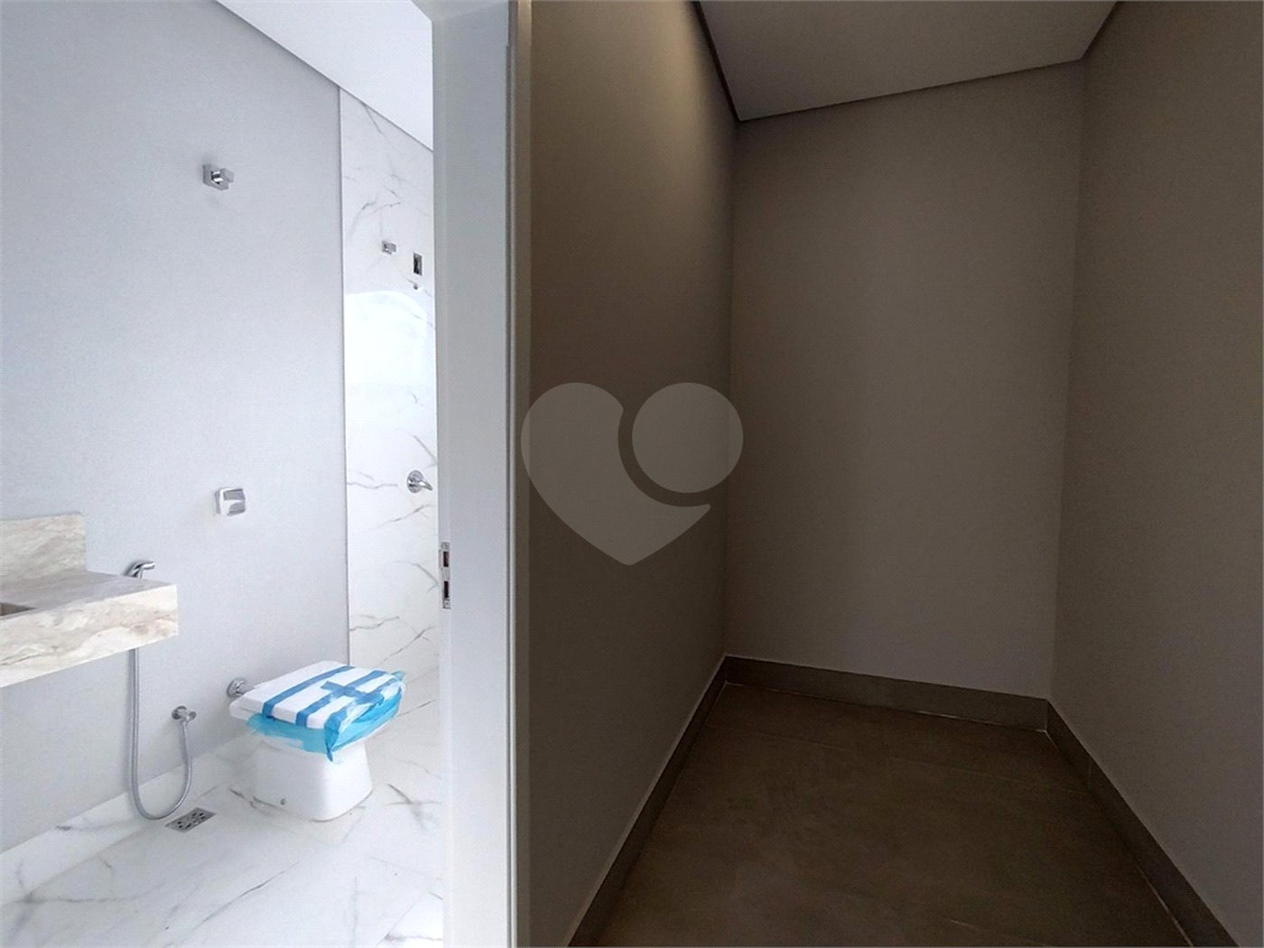 Casa à venda com 3 suítes no condomínio Vita Verdi, Valinhos - SP