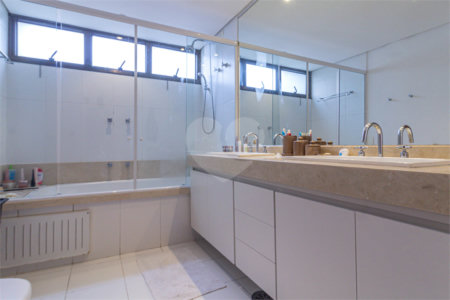 Apartamento à venda com 4 quartos, sendo 3 suítes, em Campo Belo, São Paulo, SP