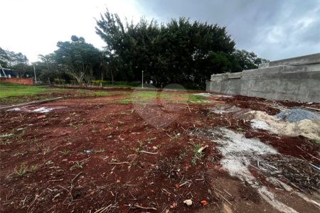 Terreno à venda com 3 quartos, sendo 1 suíte, em Vila Carolina, Itapetininga, SP