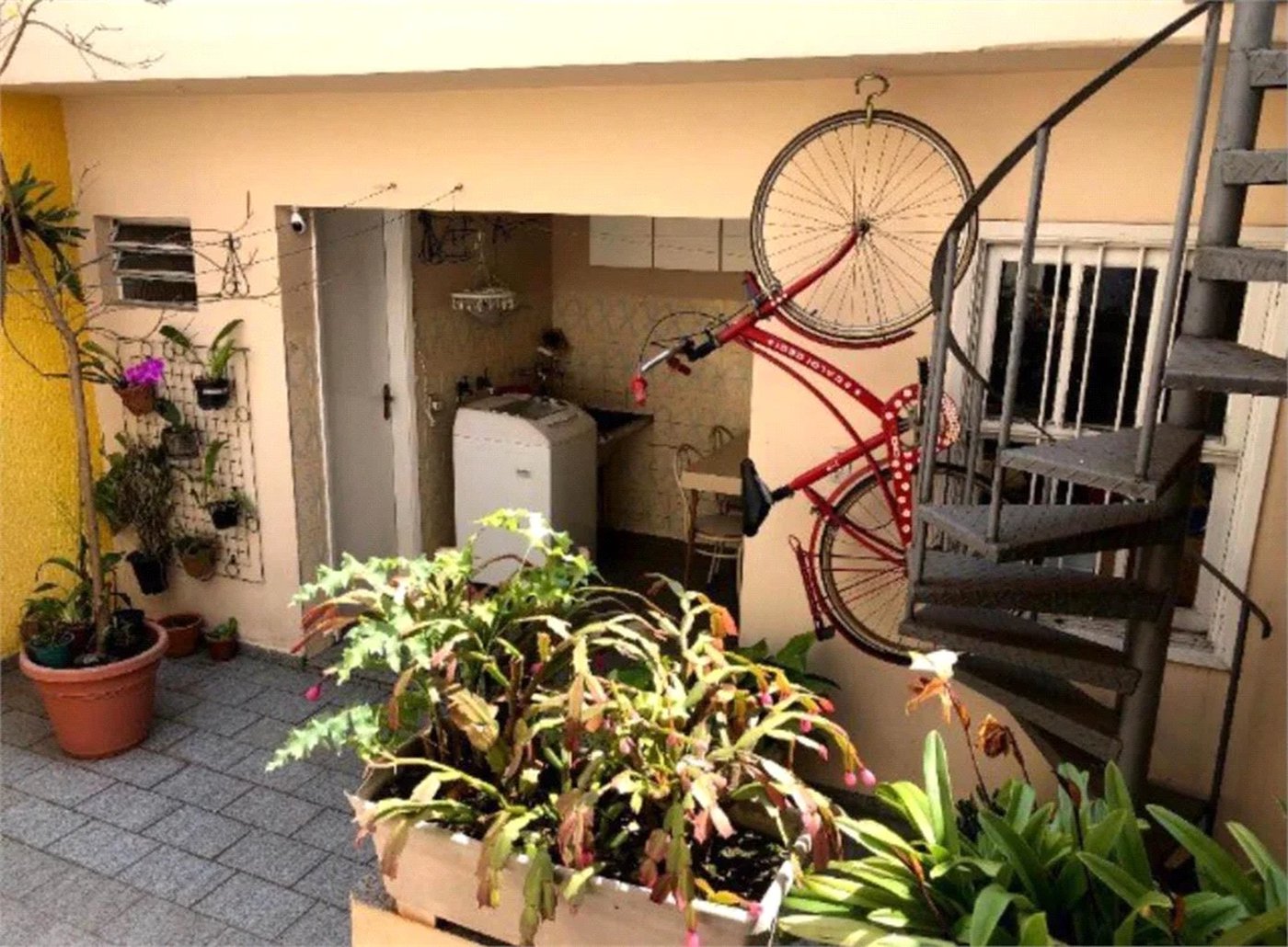 Sobrado à venda com 4 quartos, sendo 2 suítes, em Jardim Campo Limpo, São Paulo, SP