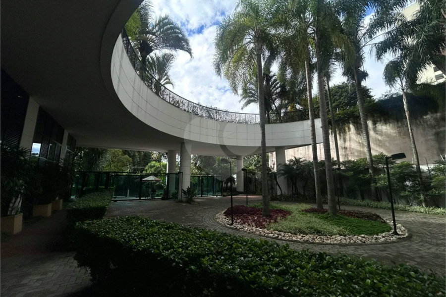 Apartamento à venda com 3 suítes em Morumbi, São Paulo, SP