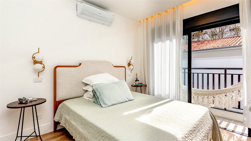 Sobrado à venda com 3 quartos, sendo 1 suíte,  em Cidade Monções, São Paulo, SP