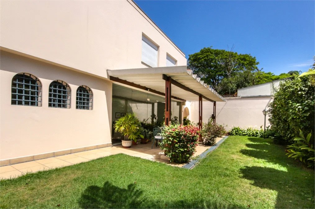 Sobrado à venda com 4 quartos, sendo 2 suítes,  em Alto de Pinheiros, São Paulo, SP