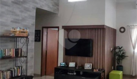 Casa à venda com 3 quartos, sendo 1 suíte, no condomínio Vilagio Vista Real, Paulínia - SP