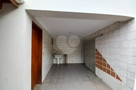 Sobrado à venda com 4 quartos, sendo 3 suítes, em Cidade São Francisco, São Paulo, SP
