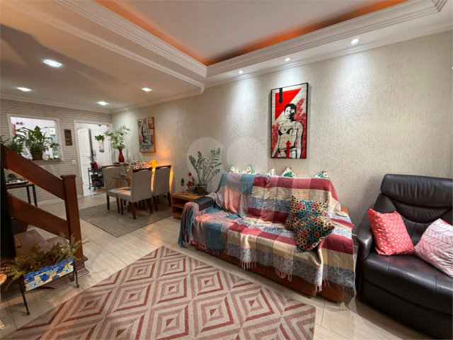 Casa à venda com 2 suítes no condomínio Village Palmas, São Paulo - SP