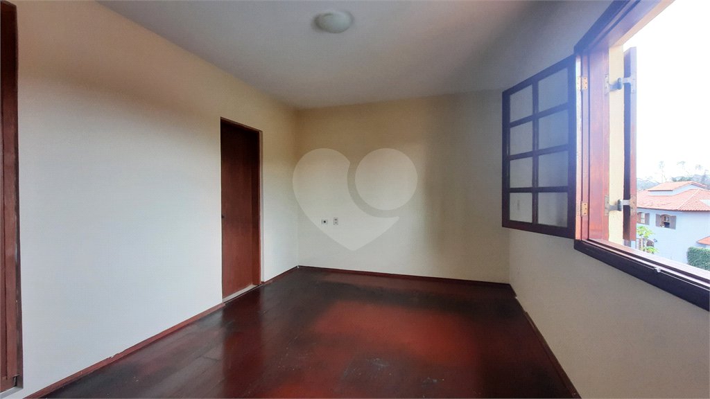 Sobrado à venda com 4 quartos, sendo 3 suítes,  em Interlagos, São Paulo, SP