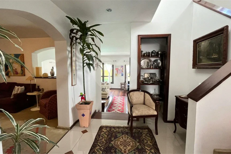 Casa à venda com 4 quartos, sendo 2 suítes, em Morumbi, São Paulo, SP