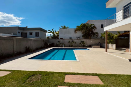 Casa para alugar com 3 suítes, no condomínio Outeiro São Francisco, Porto Seguro - BA