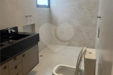 Casa à venda com 4 suítes no condomínio Figueira Garden, Atibaia - SP