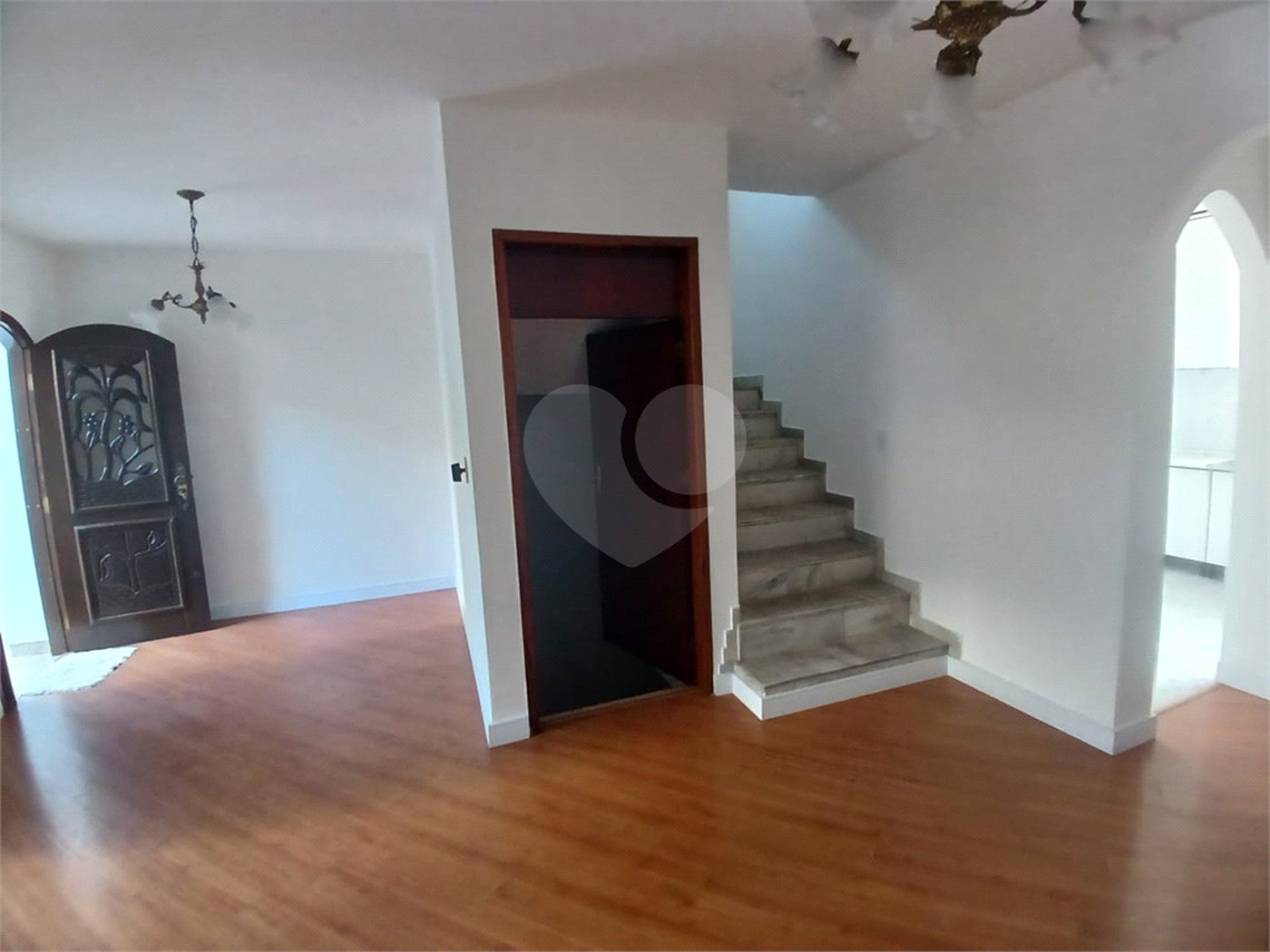 Casa à venda com 4 quartos, sendo 2 suítes, em Vila Gustavo, São Paulo, SP