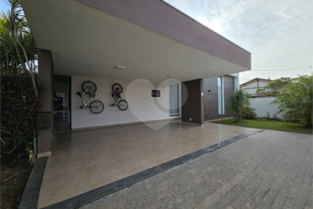 Casa à venda com 3 suítes no condomínio Village Ipanema I, Araçoiaba da Serra - SP