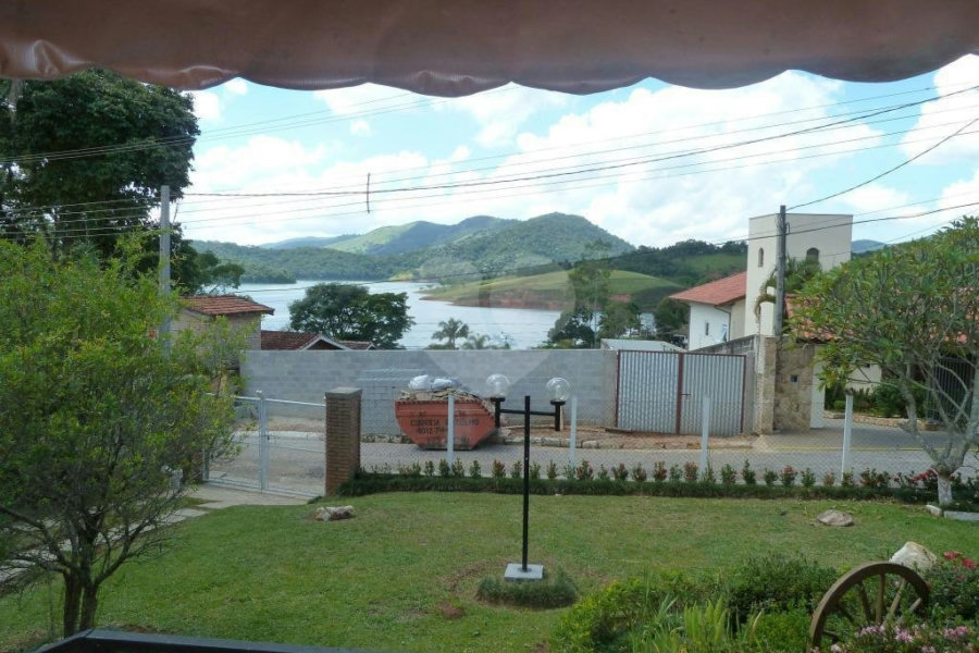 Chácara à venda com 3 quartos, sendo 1 suíte, em Vila Salles, Atibaia, SP