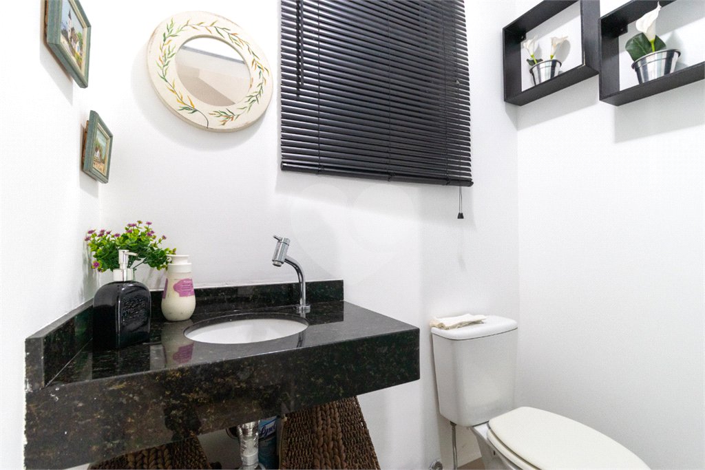 Casa à venda com 3 quartos, sendo 1 suíte, no condomínio Orquideas, São Paulo - SP