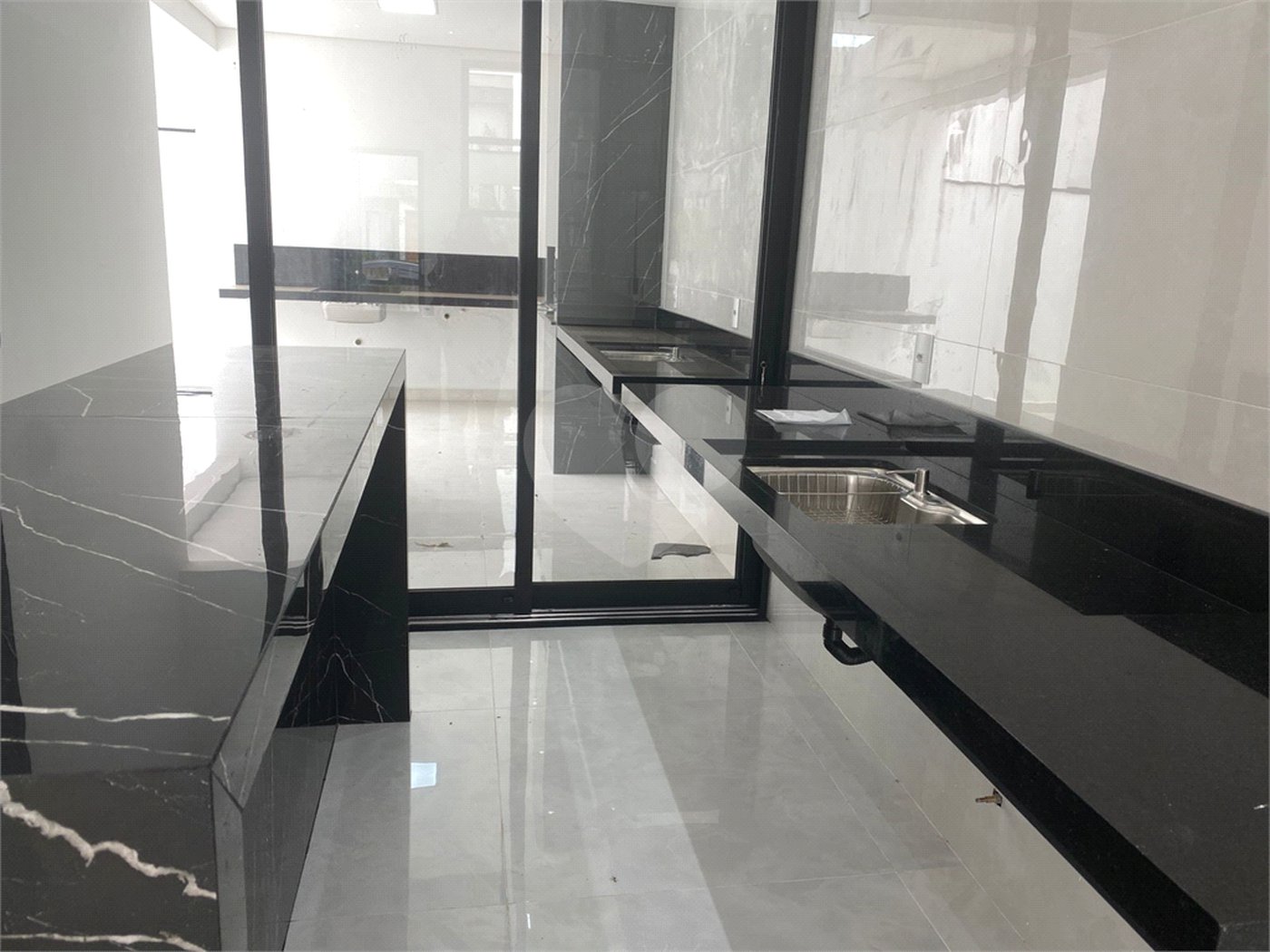 Casa à venda com 3 quartos, sendo 1 suíte, no condomínio Horto Florestal Villagio, Sorocaba - SP