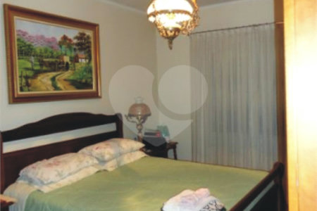 Sobrado à venda com 4 quartos, sendo 1 suíte, em Vila Gustavo, São Paulo, SP