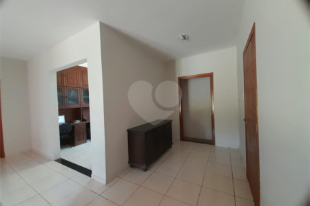 Casa de Alto Padrão à Venda e Locação no Parque Santa Mônica - São Carlos