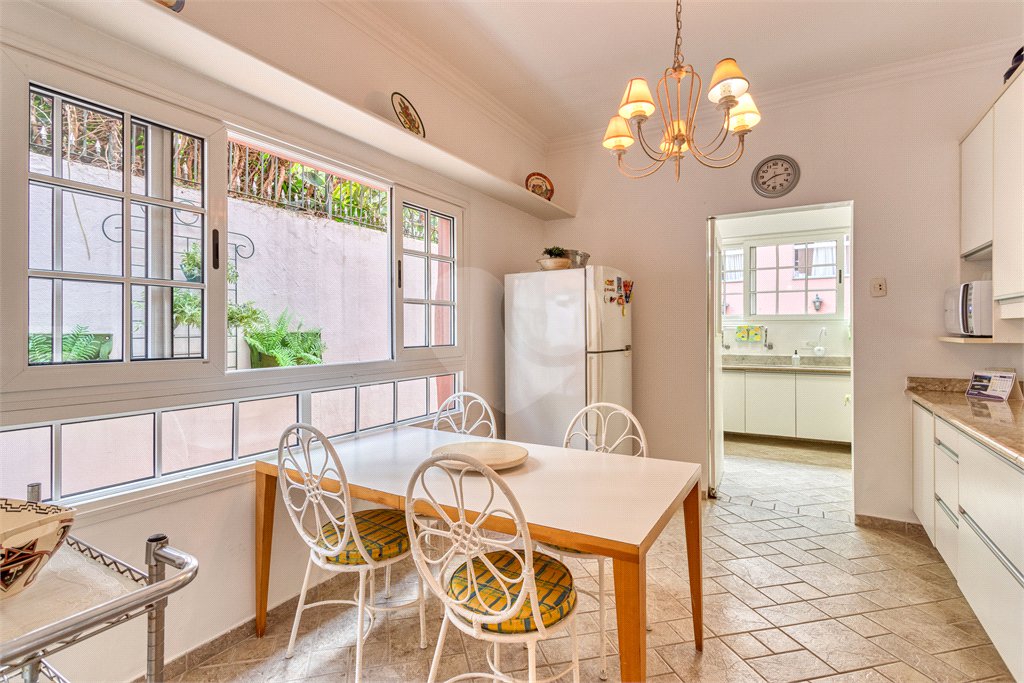 Casa à venda com 5 quartos, sendo 4 suítes, em Brooklin Velho, São Paulo, SP