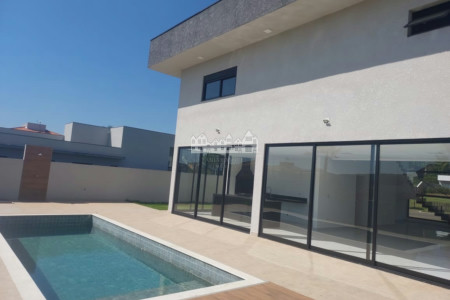 Casa à venda com 4 suítes no condomínio Shambala 2, Atibaia - SP