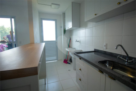 Apartamento para alugar com 2 quartos, sendo 1 suíte, em Chácaras Manão, Mairinque, SP