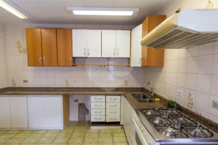 Casa à venda com 4 quartos, sendo 1 suíte, em Vila Tiradentes, São Paulo, SP