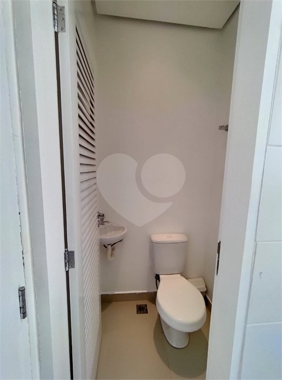 Casa à venda ou para alugar com 4 suítes no condomínio Sambaqui, São Sebastião - SP