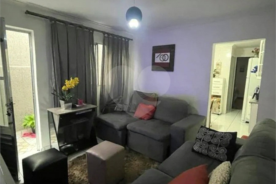 Casa à venda com 2 quartos, sendo 1 suíte, em Parque Maria Domitila, São Paulo, SP