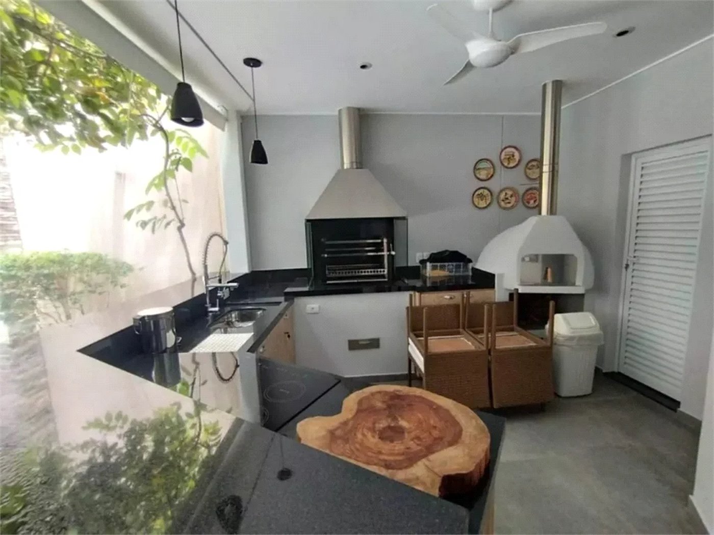 Casa à venda ou para alugar com 4 suítes no condomínio Solares Vila Europa, São Paulo - SP
