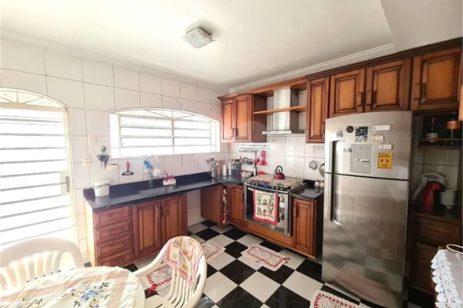 Sobrado com 4 Quartos e 4 banheiros à Venda -337 m² por R$ 850.,000 -- Jardim Vivan,-Jaraguá, São Paulo - SP