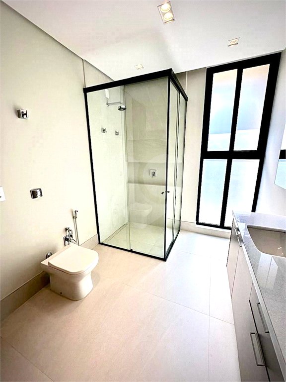 Casa à venda com 4 quartos, sendo 3 suítes, no condomínio Residencial Tivoli Park, Sorocaba - SP