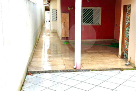 Casa à venda com 3 quartos, sendo 1 suíte, em Vila Figueira, Suzano, SP