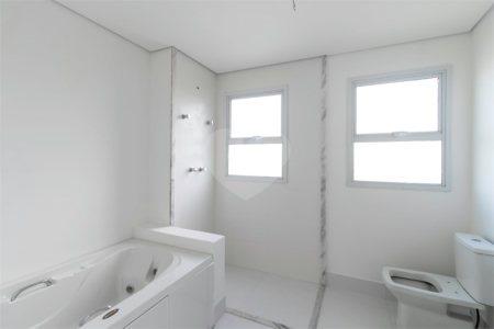 Triplex à venda com 4 suítes em Anhangabaú, Jundiaí, SP