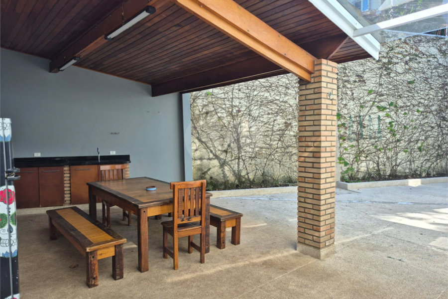 Casa para alugar com 5 quartos, sendo 4 suítes, no condomínio Colinas Japore, São Paulo - SP