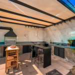 Casa à venda com 4 quartos, sendo 3 suítes,  no condomínio Vintage, Cotia - SP