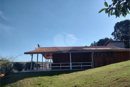 Chácara à venda com 4 quartos, sendo 1 suíte, em Chácaras Fernão Dias, Atibaia, SP