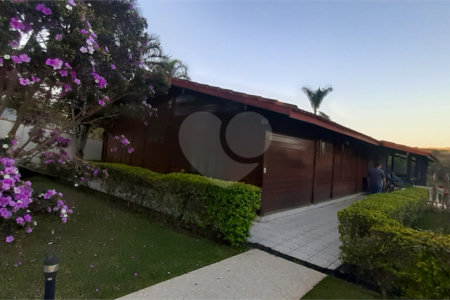 Casa à venda ou para alugar com 5 quartos, sendo 1 suíte, no Centro, Bom Jesus dos Perdões, SP