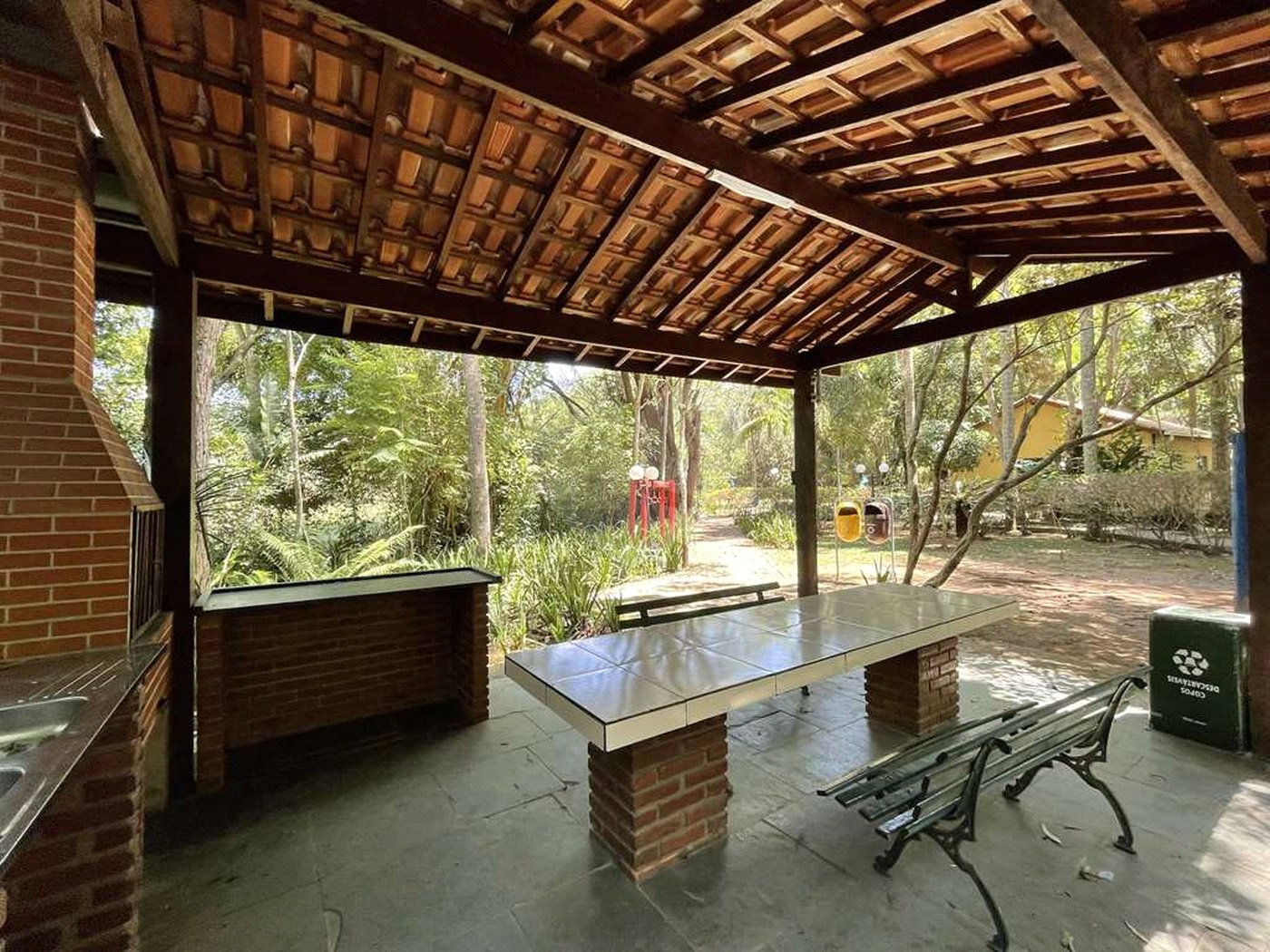 Casa de Alto Padrão à Venda e Locação - Condomínio Vila Verde