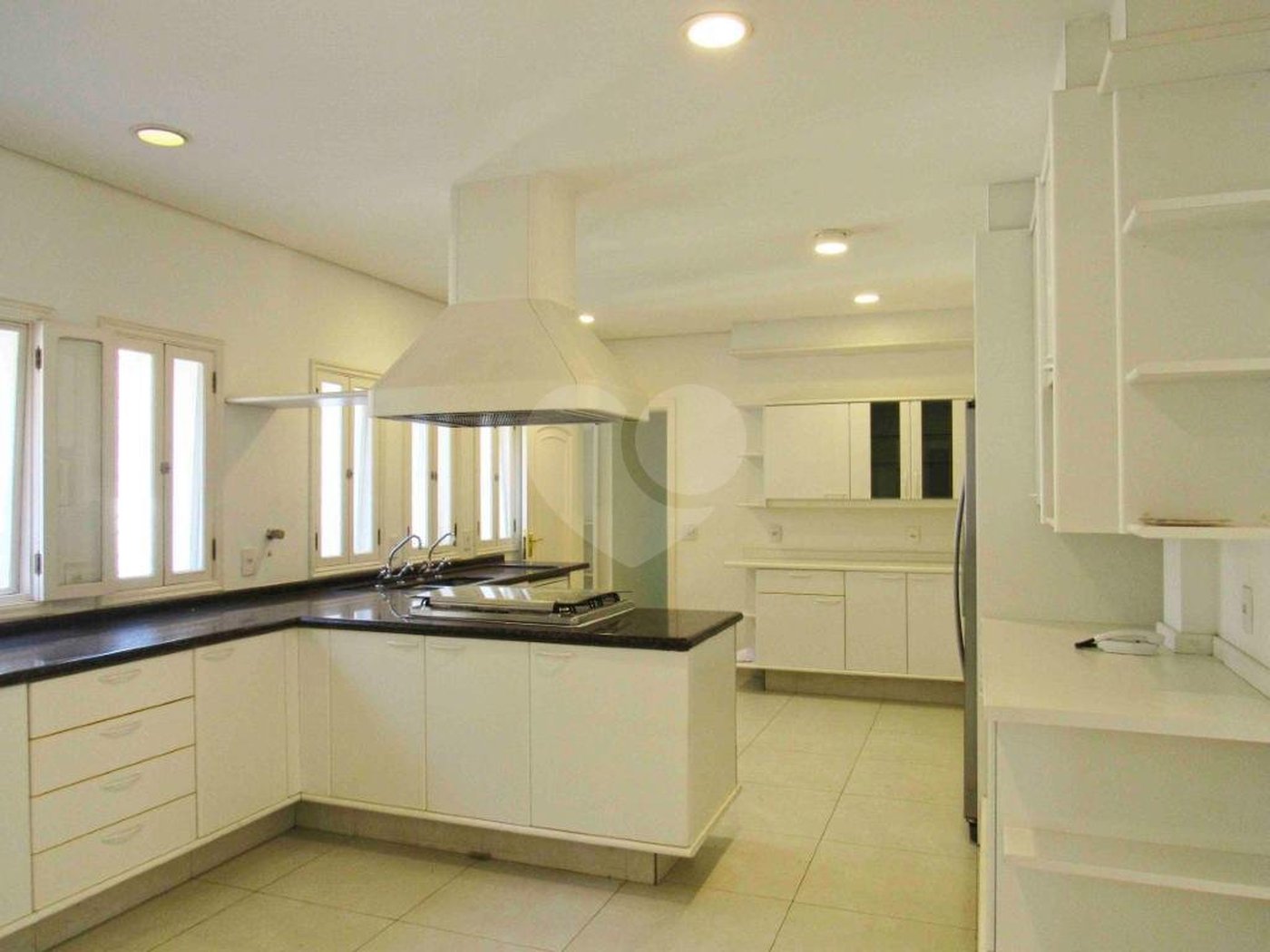 Casa à venda com 4 suítes no condomínio Chácara Flora, São Paulo - SP