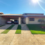 Casa à venda com 4 quartos, sendo 2 suítes, no condomínio Nascente do Jaraguá, Araraquara - SP