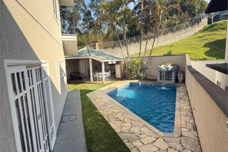 Casa à venda com 4 quartos, sendo 2 suítes,  no condomínio Arujá 5, Arujá - SP