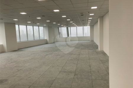 Sala à venda em Várzea de Baixo, São Paulo, SP
