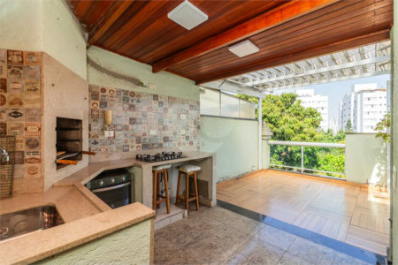 Casa à venda com 3 quartos, sendo 2 suítes,  no condomínio Sagres, São Paulo - SP