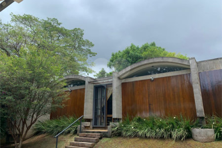 Casa à venda com 5 quartos, sendo 3 suítes, em Morumbi, São Paulo, SP