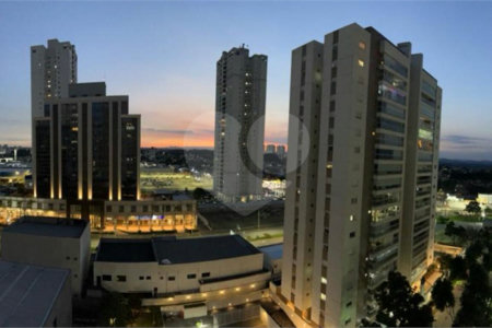 Apartamento à venda com 2 suítes em Condomínio Royal Park, São José dos Campos, SP