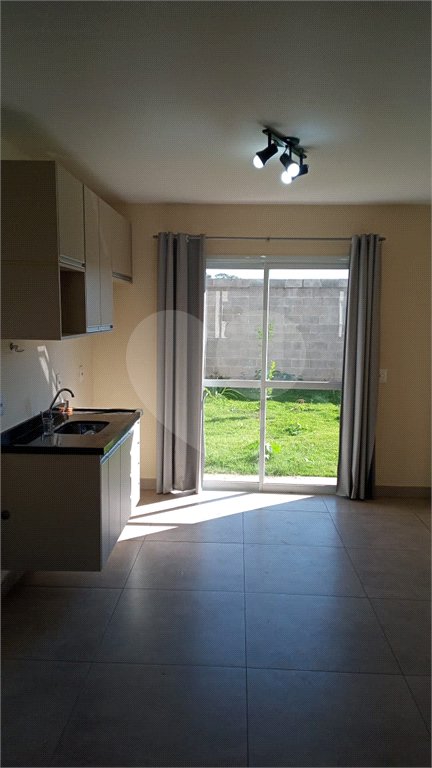 Casa para alugar com 3 quartos, sendo 1 suíte, no condomínio Vila Quinta dos Manacás, Vinhedo - SP