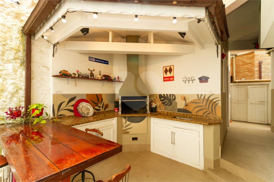 Casa à venda com 4 quartos, sendo 2 suítes, no condomínio Da Serra, São Paulo - SP