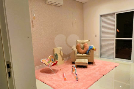 Casa à venda com 3 quartos, sendo 2 suítes, no condomínio Village da Serra, Araçoiaba da Serra - SP