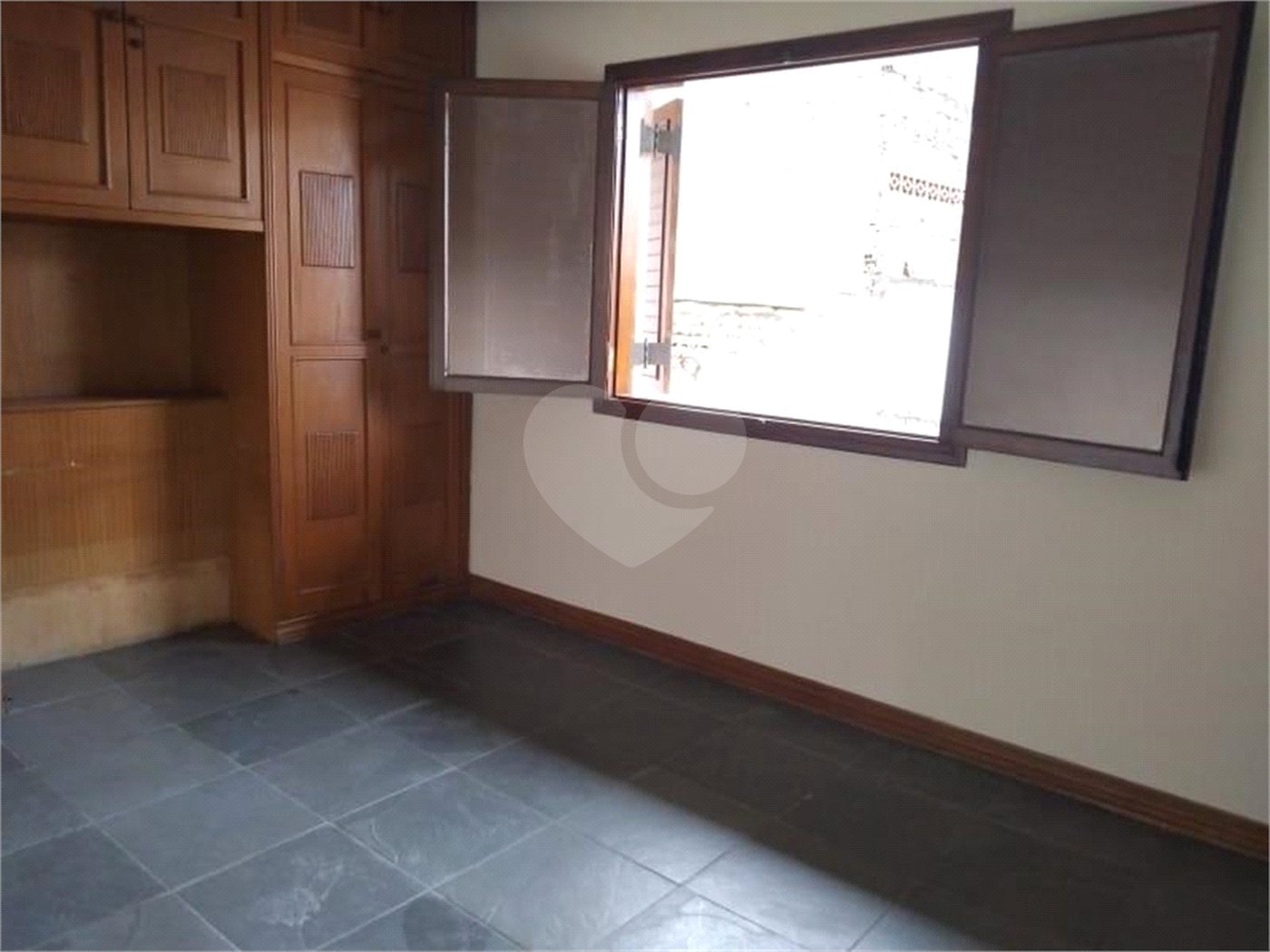 Sobrado à venda com 3 quartos, sendo 1 suíte,  em Jardim Pinheiros, São Paulo, SP